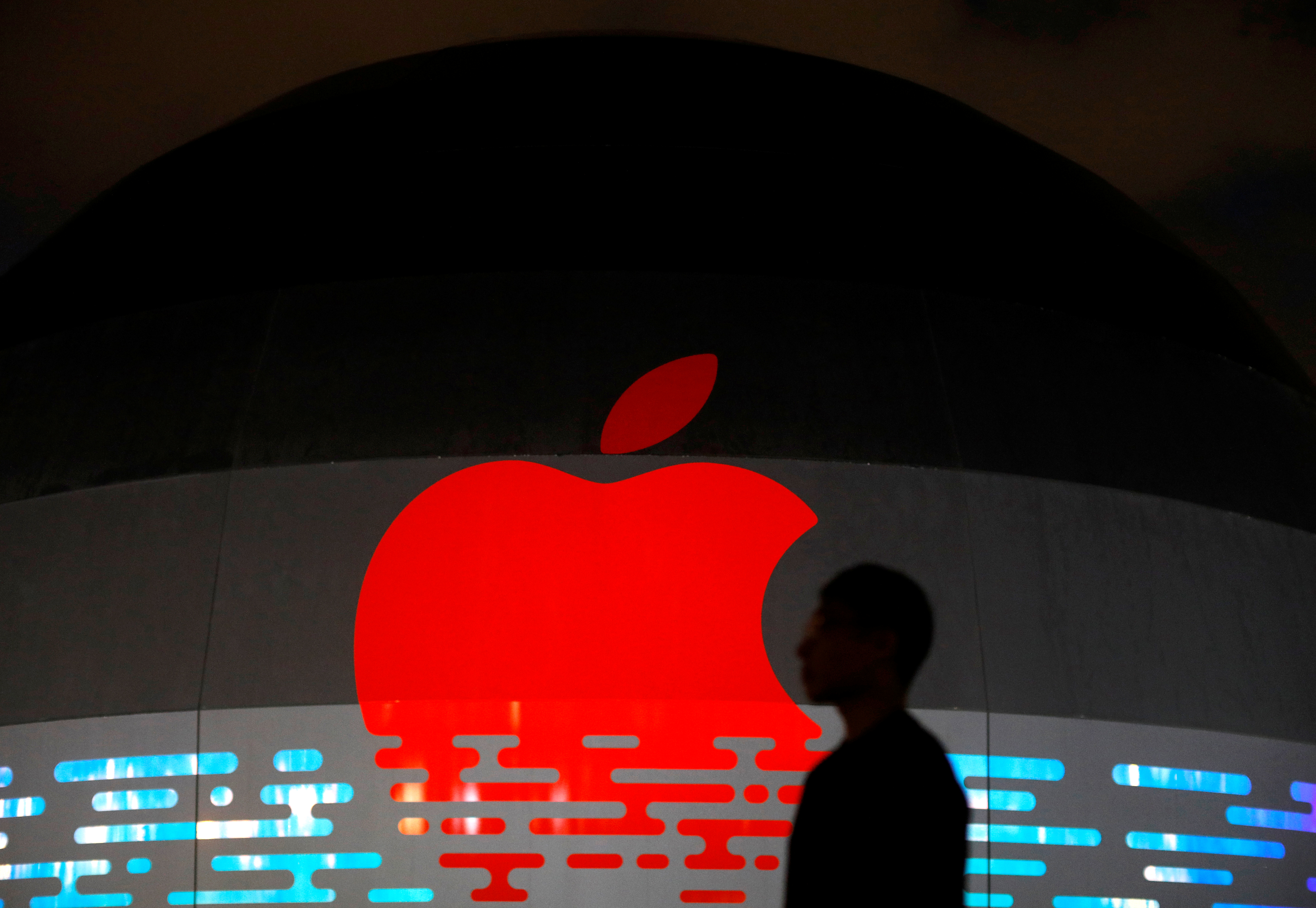 Apple share gain dwarfs GM after car programme revealed