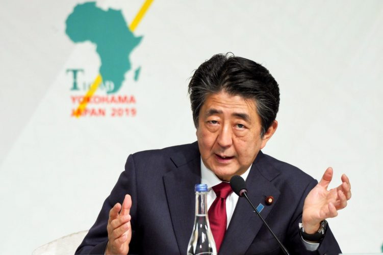 Japan’s Top Economists Debate Dumping ‘Abenomics’