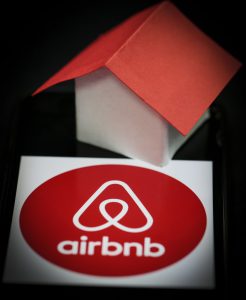 Airbnb gets $1bn for post-virus recovery