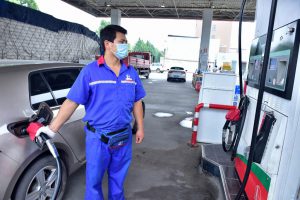 China counts the cost at pumps of continued oil price rises