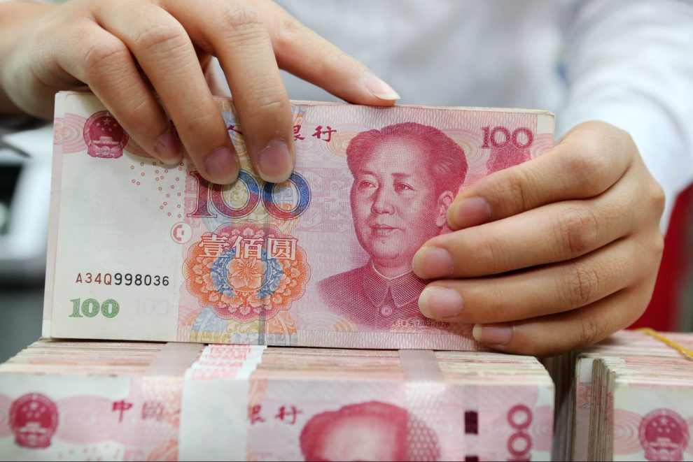 Foreign Investors Slash China Bond Holdings in April as Yuan Dives