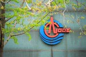 CNOOC Shares Suspended After Hitting Upper Limit on Debut