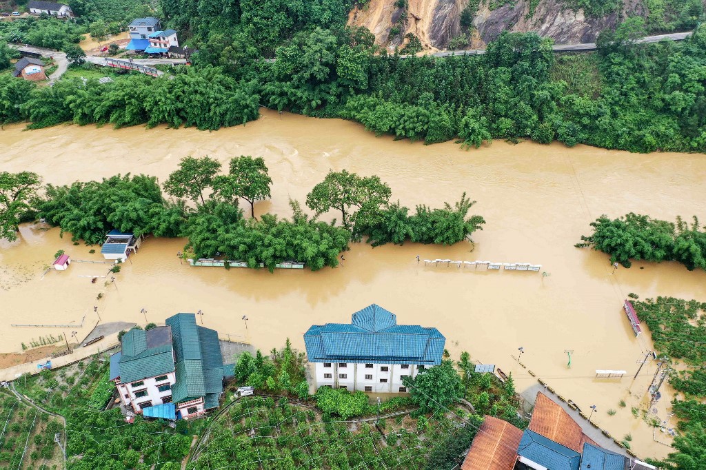 Widespread flooding aggravates China’s woes