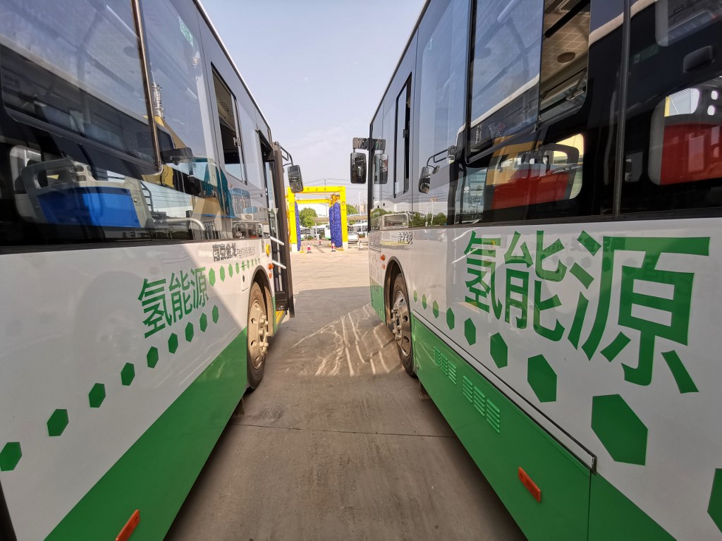 China to switch public sector vehicles to new energy
