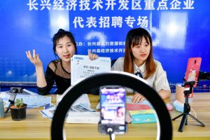 China hails its ‘netizens’ as internet user numbers approach 1 billion