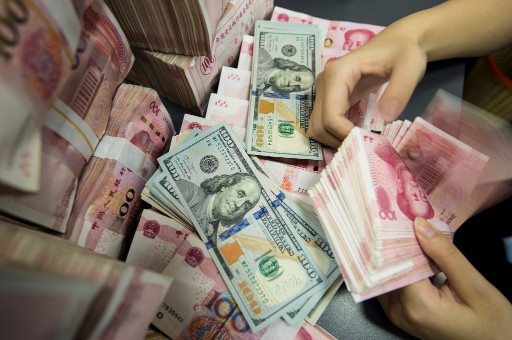Yuan caught in global stock markets downdraft