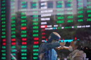 Asian Stocks Advance After Omicron Threat Downgraded