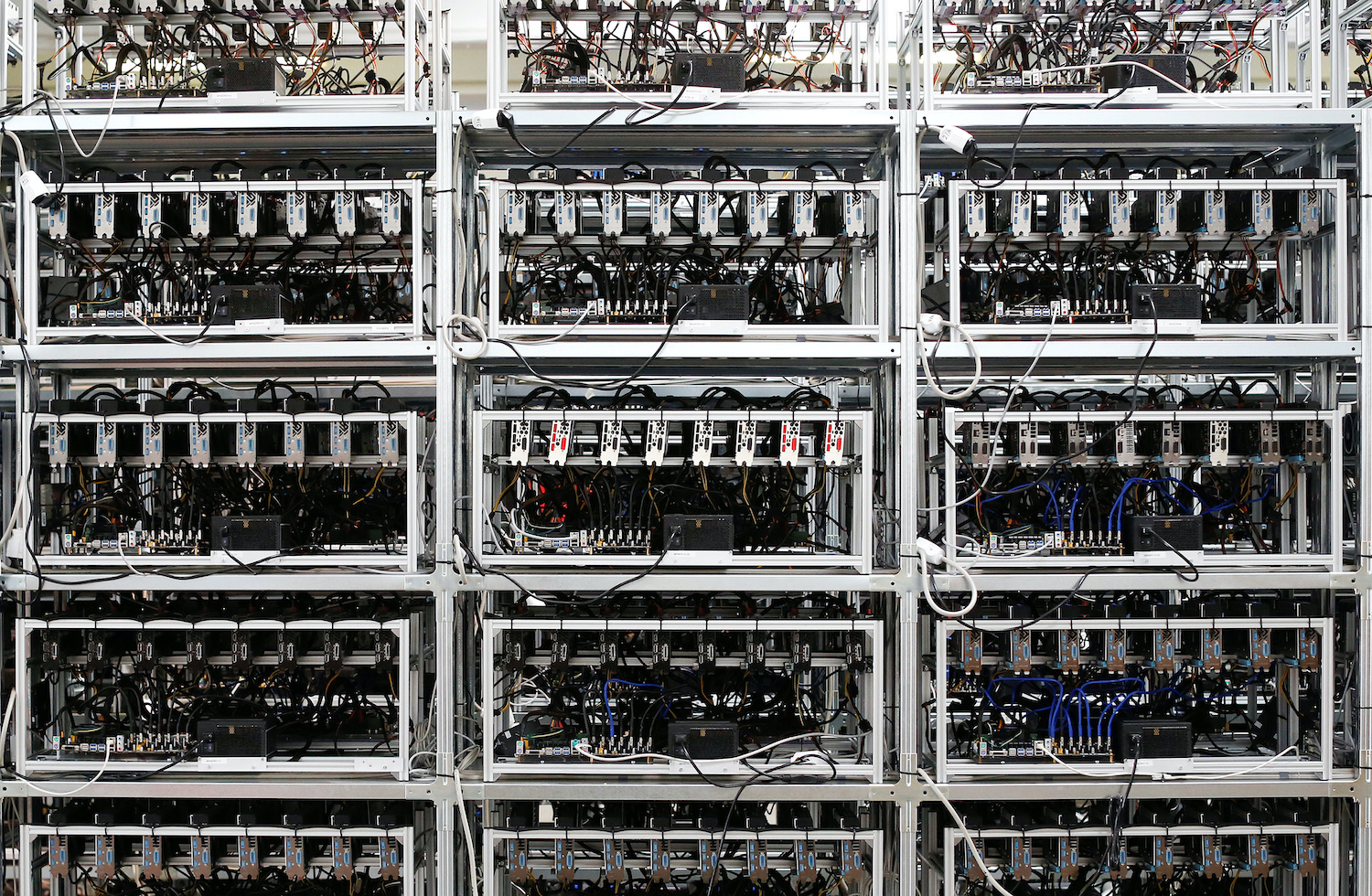 China’s Bitcoin Mining Energy Use Drops, FT Reports