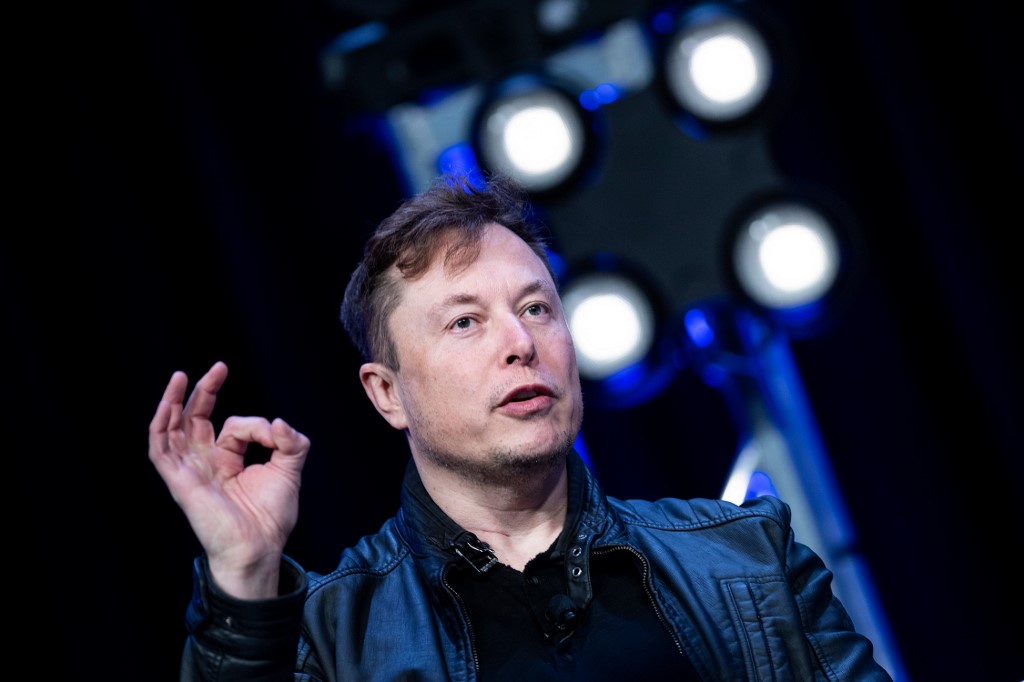 Musk mulls Tesla bitcoin conversion