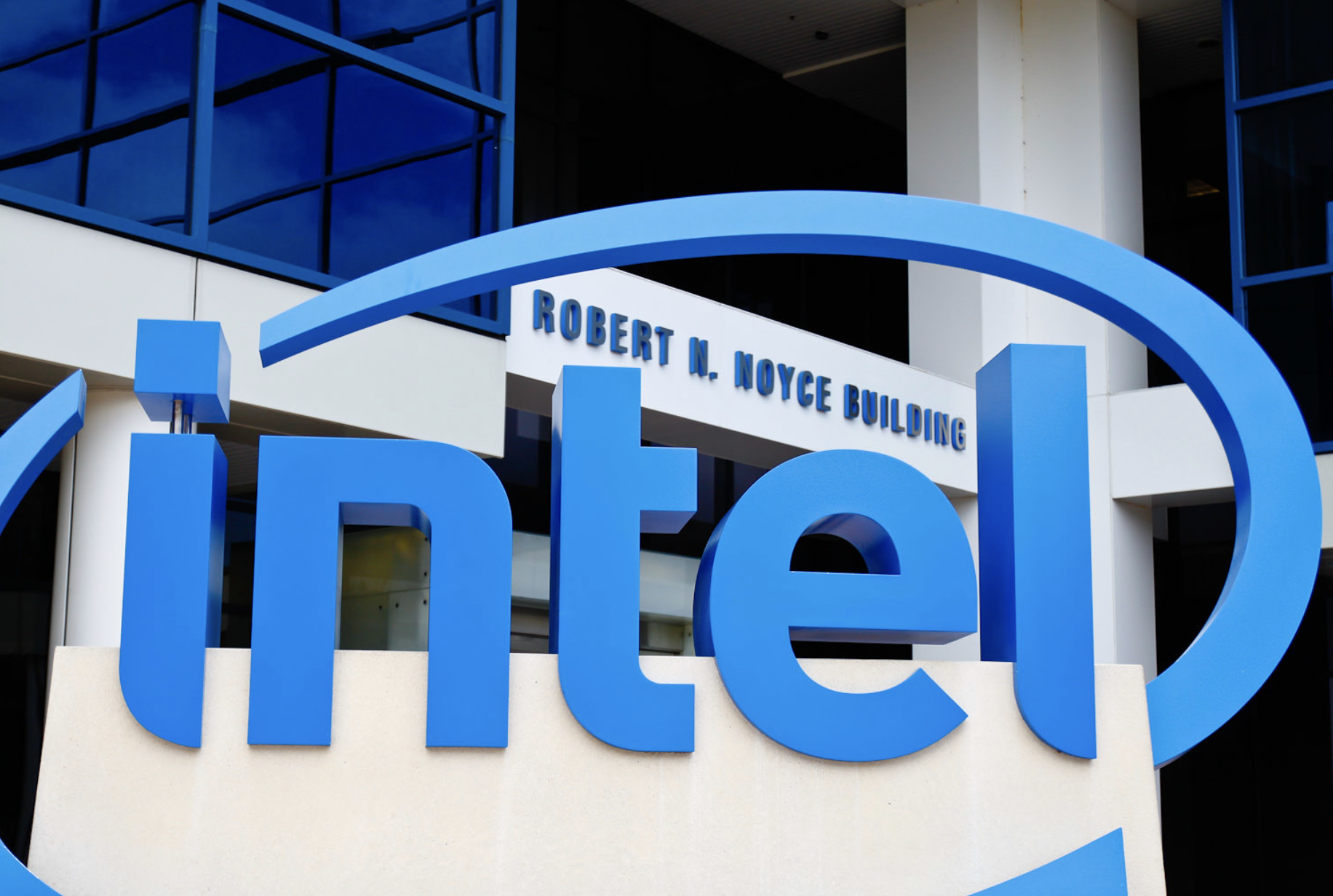 Intel to Take on Qualcomm, Nvidia in Auto AI Chip Fight