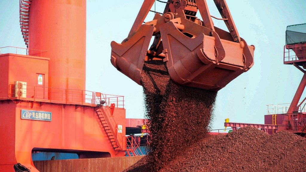 China Iron Ore Futures Fall Amid Spike in Omicron Cases