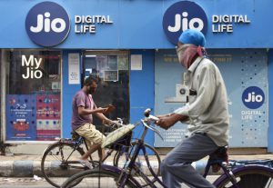 Reliance Jio Bids Big in India's First 5G Auction - Nikkei