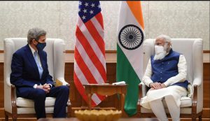 Kerry meets Modi, vows funds to help India shift to clean energy