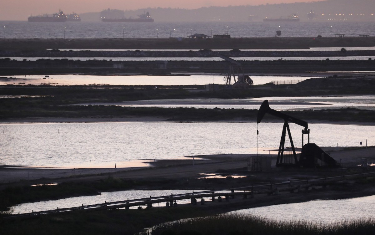 Speculators blamed for oil price plunge