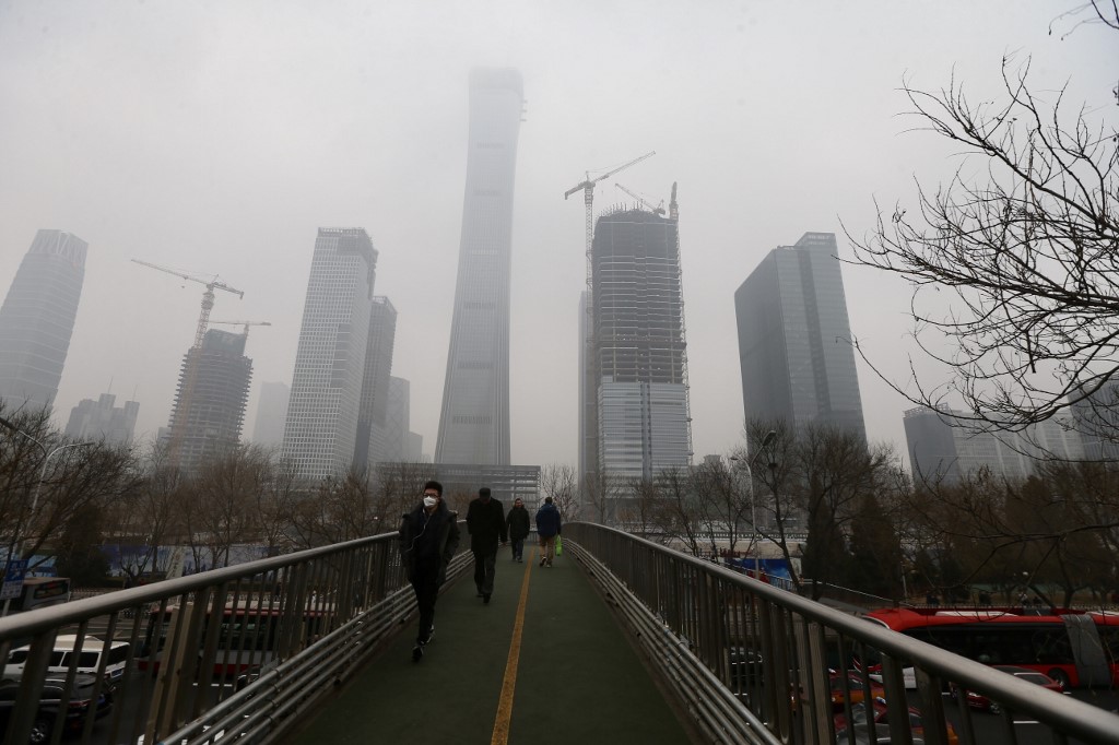 Beijing Closes Roads, Playgrounds Amid Smog After Coal Spike
