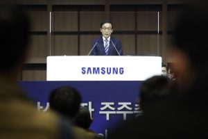 Samsung Electronics forecasts profits jump