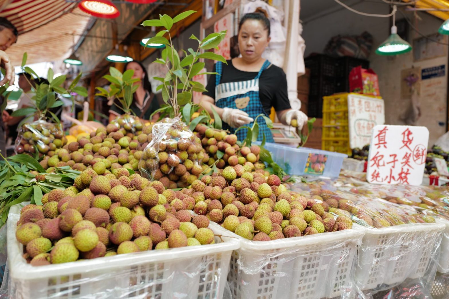 China tech giants told to give jobs back to local grocers