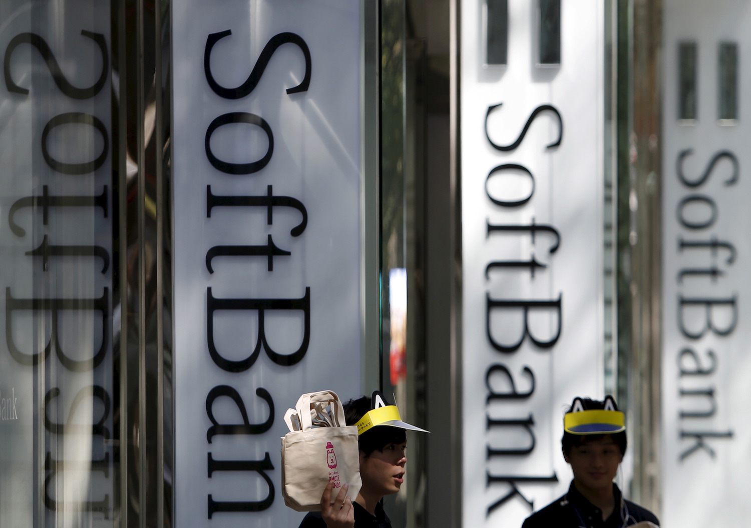 SoftBank to Sink $100m into New Consumer Tech Investor: FT