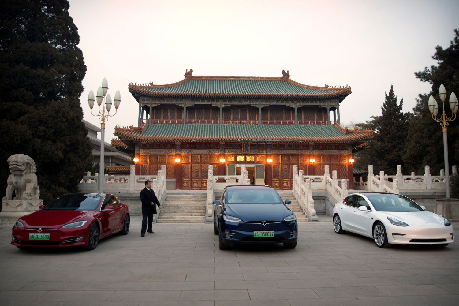 China steps up anti-Tesla activities, banning cars from Beidahei ahead of important party meeting and after Chengdu police kept them away from Xi during visit there.