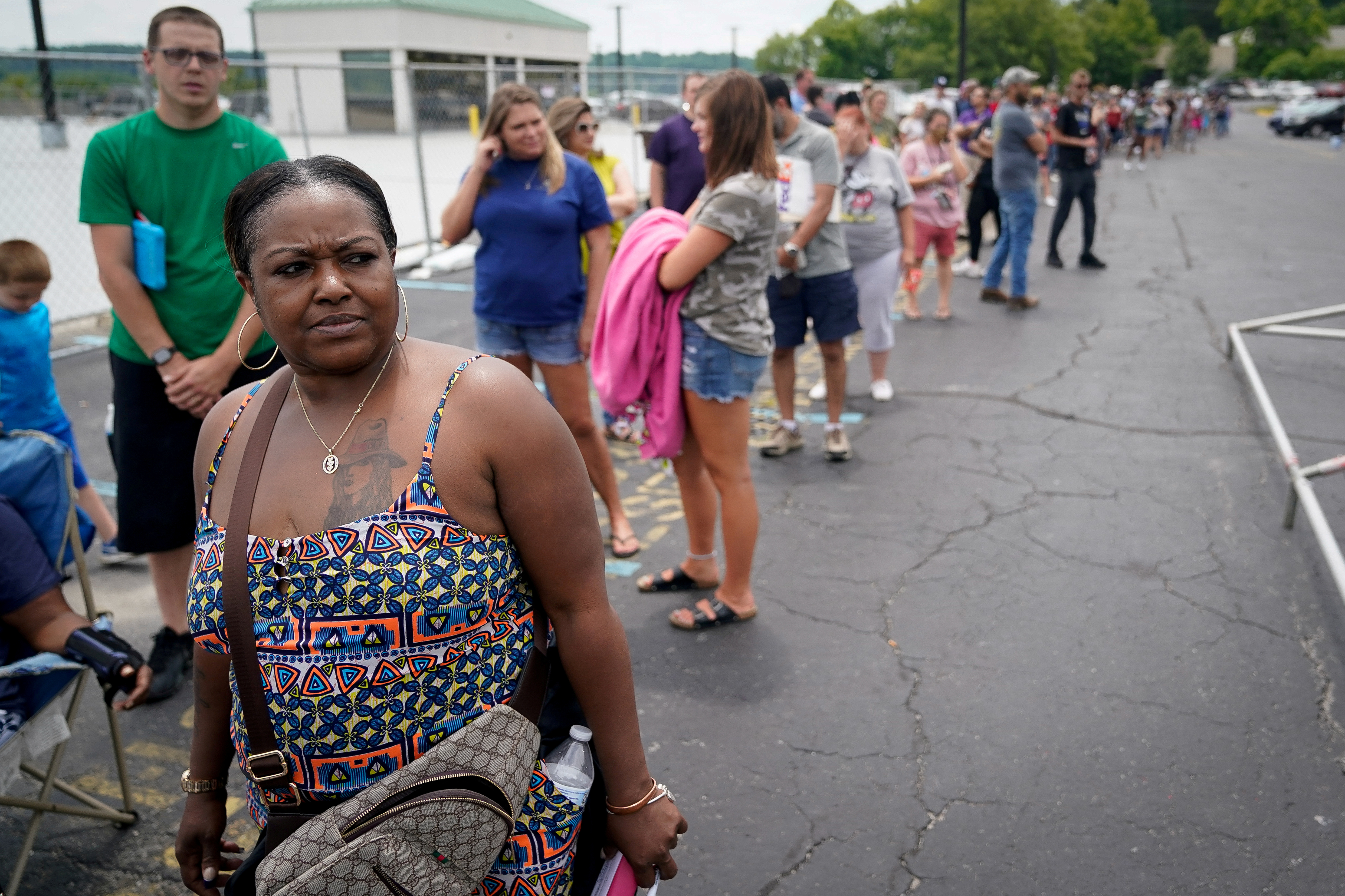 US jobless drop adds stimulus pressure