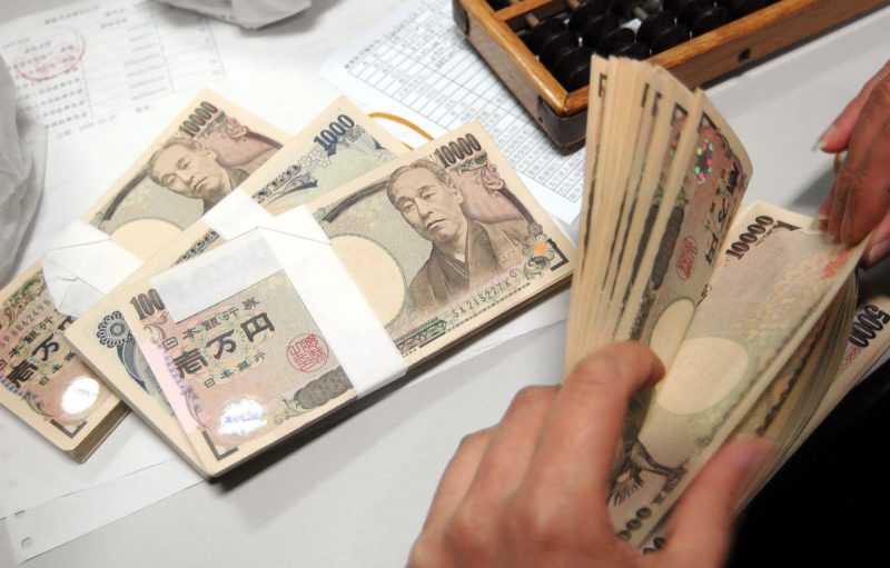Yen Sinks Below 150 to Dollar, Market Watch for Intervention