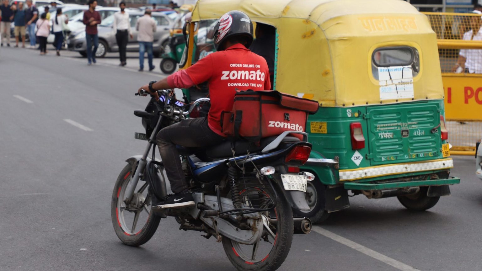 Frenzied Appetite for India Food Delivery Giant Zomato’s IPO
