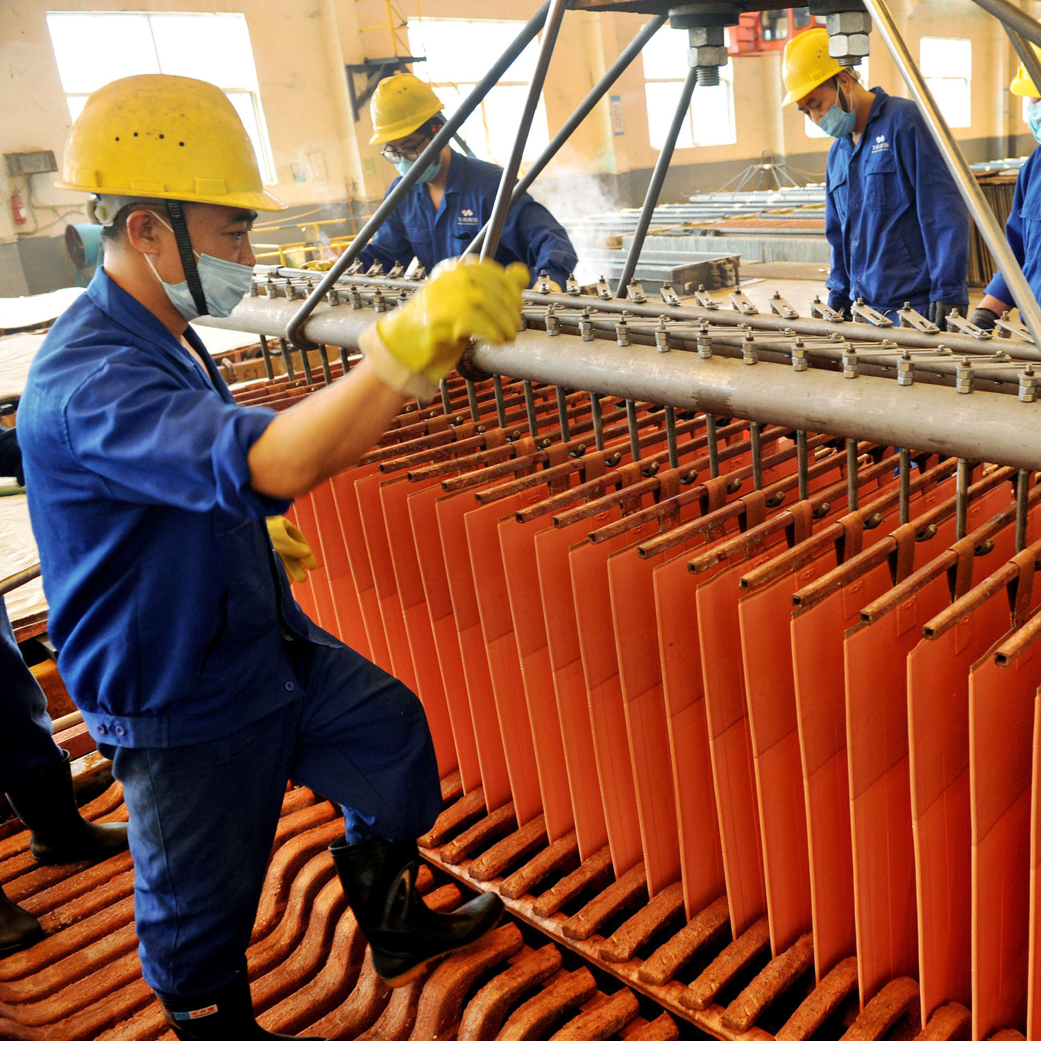 China copper held in warehouses is at a 10-year low