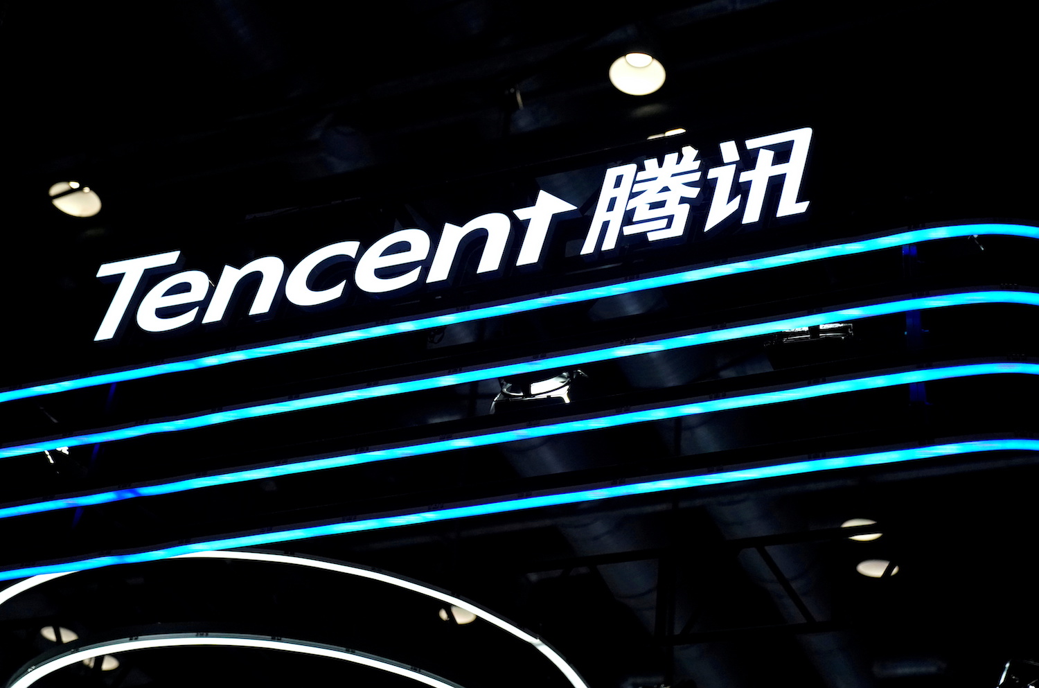 Tencent to Turn to Chinese Chips as US Bans Risk Cloud Service