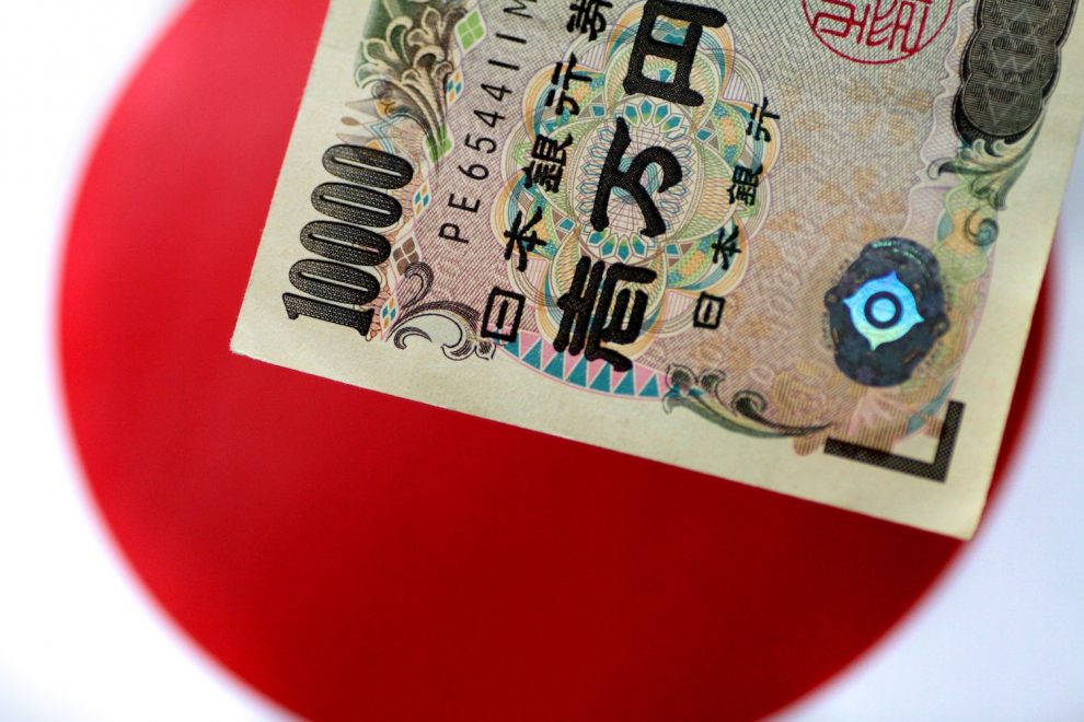 Japan yen plummets