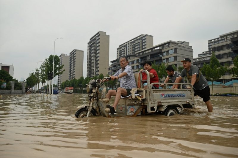 Factories and businesses in southern China face a new threat this week as flood waters keep employees home and freeze transport.