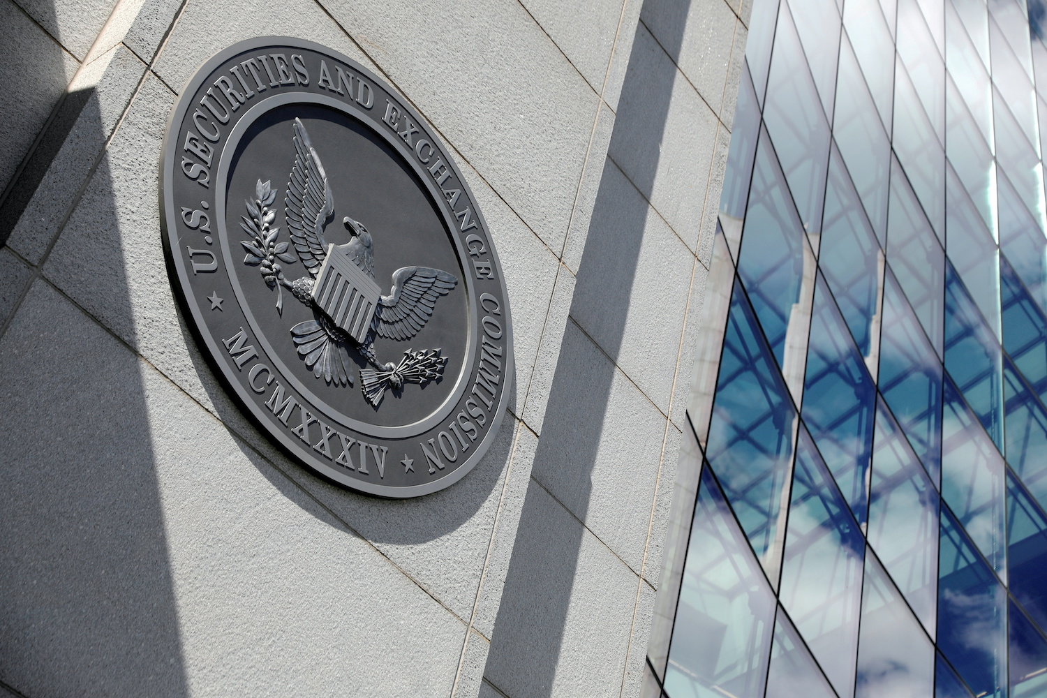 US Regulator Clamps Down on Chinese IPOs Over Risk Disclosures