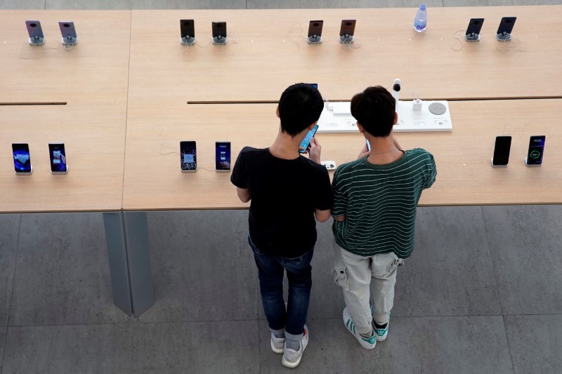 China’s Smartphones Shipments Slide in Q3 as Demand Falters