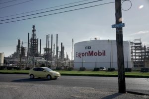 Exxon and Chevron Pumping Energies Into Biofuel Refinery Upgrades