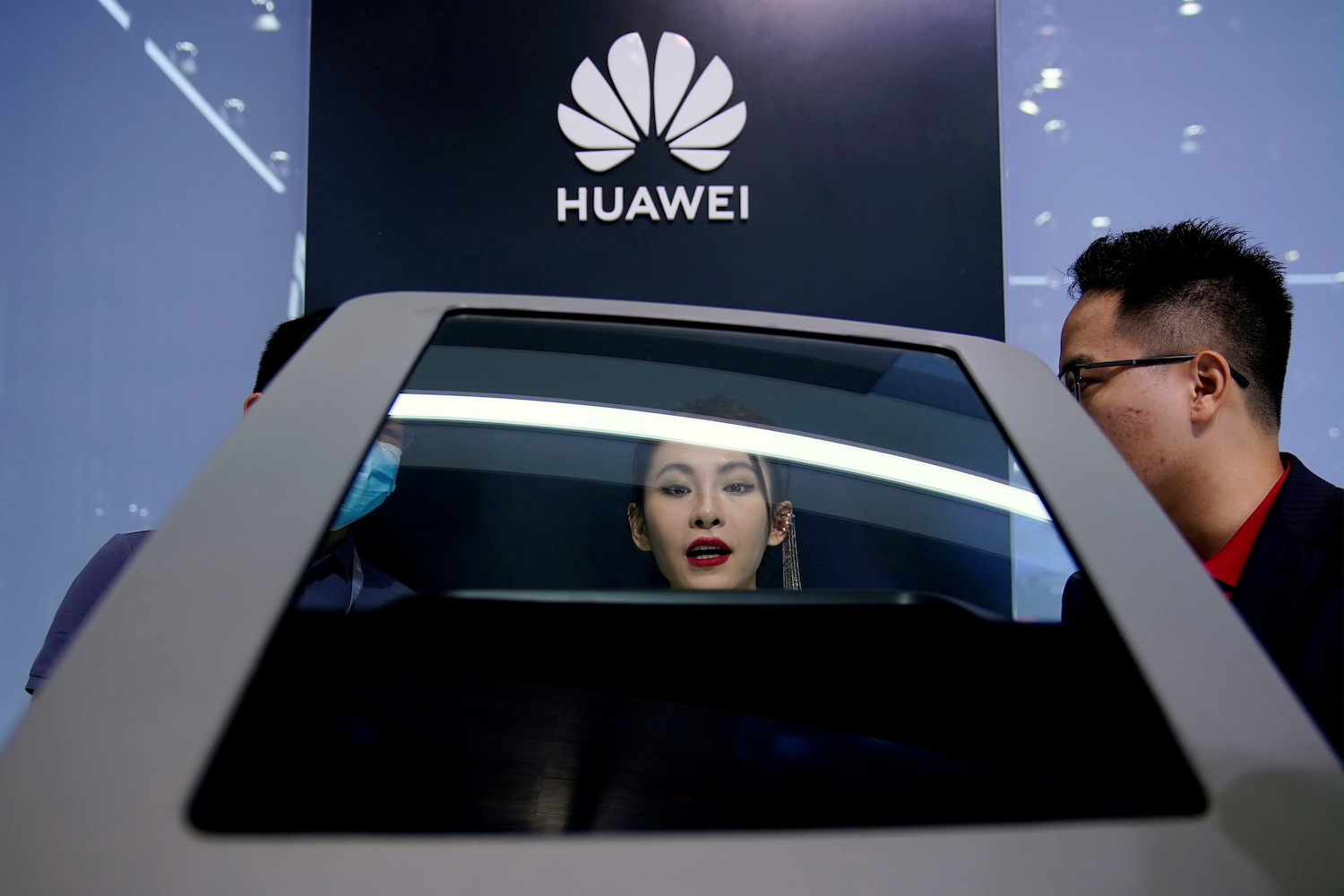 US Seen Approving Licences for Huawei to Buy Auto Chips