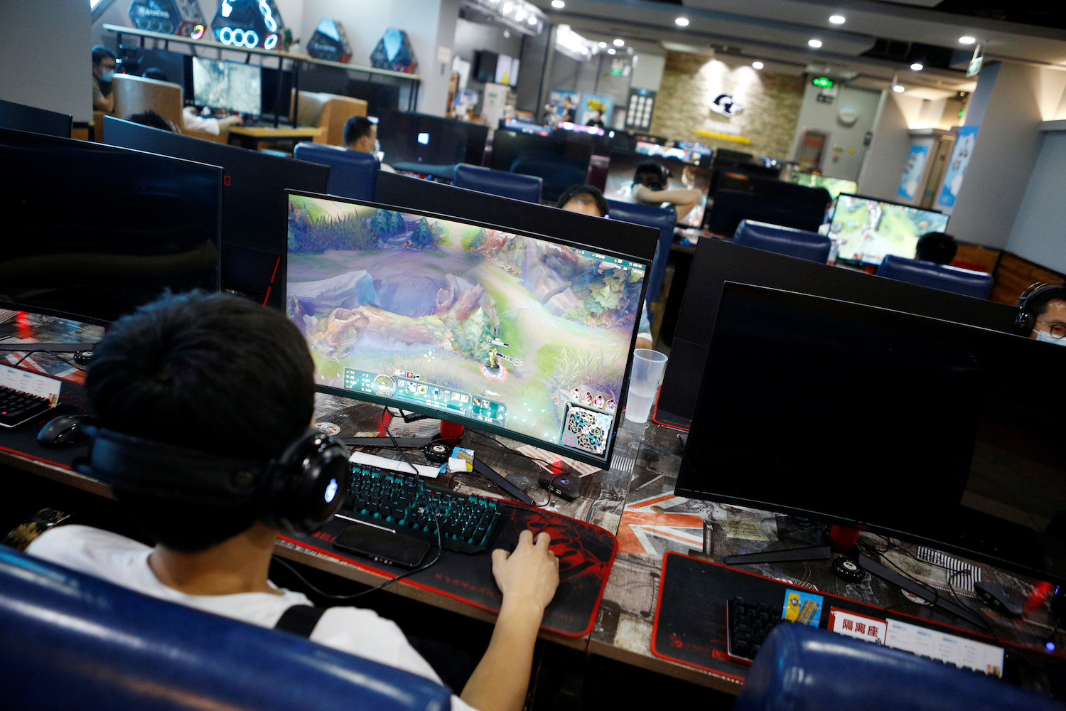 Chinese Teens Slam Gaming Crackdown as Investors Weigh Impact
