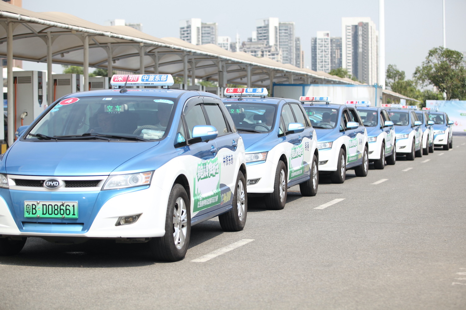 China’s Li Auto Shares Fall on HK Debut Amid Jitters Over Regulatory Crackdown