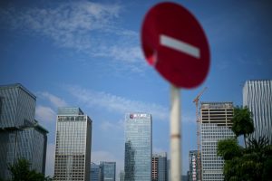 Evergrande Shares Surge on Bank Sale as Payment Deadline Looms