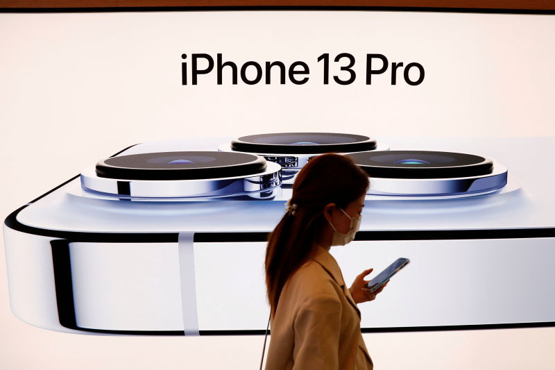 Apple Snares Half of China’s High-End Phone Sales – SCMP