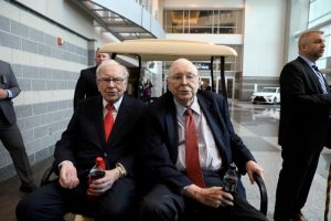Charlie Munger Calls US-China Tensions `Massively Stupid'