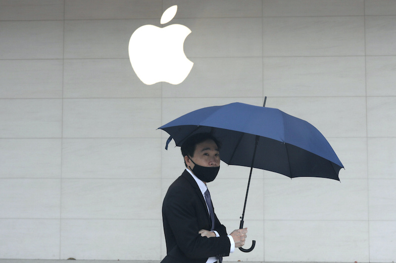 Tech giant Apple has put plans to use memory chips from China's Yangtze Memory Technologies Co (YMTC) in its products on hold, Nikkei reported on Monday