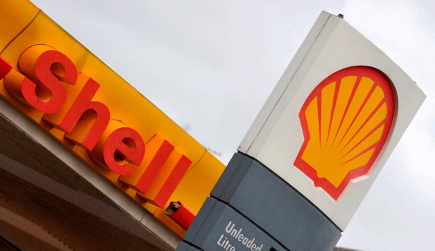 Oil Giants Ditch Renewables, Double Down on Fossil Fuels