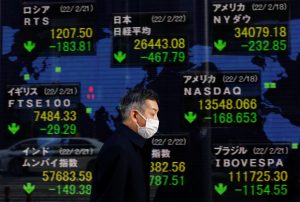 Asian Stocks Mixed as Growth, Inflation Fears Loom Large