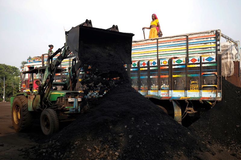 Customs data in India has shown that traders are using Asian currencies to buy Russian coal.