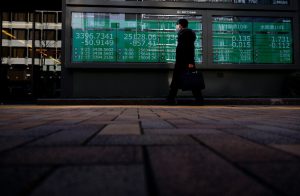 Asia Stocks Advance But China Shares Fall on Growth Fears