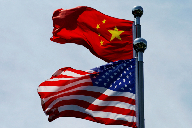 China and US flags