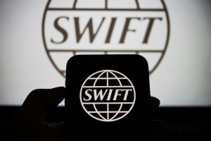 China Can't Take Place of SWIFT System, Analysts Say
