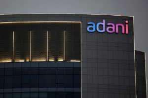 Bankers on Adani's $2.5Bn Share Sale Mull Delay, Price Cut