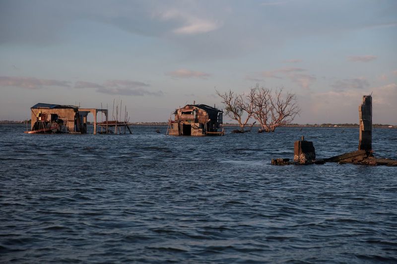 submerged village near Manila