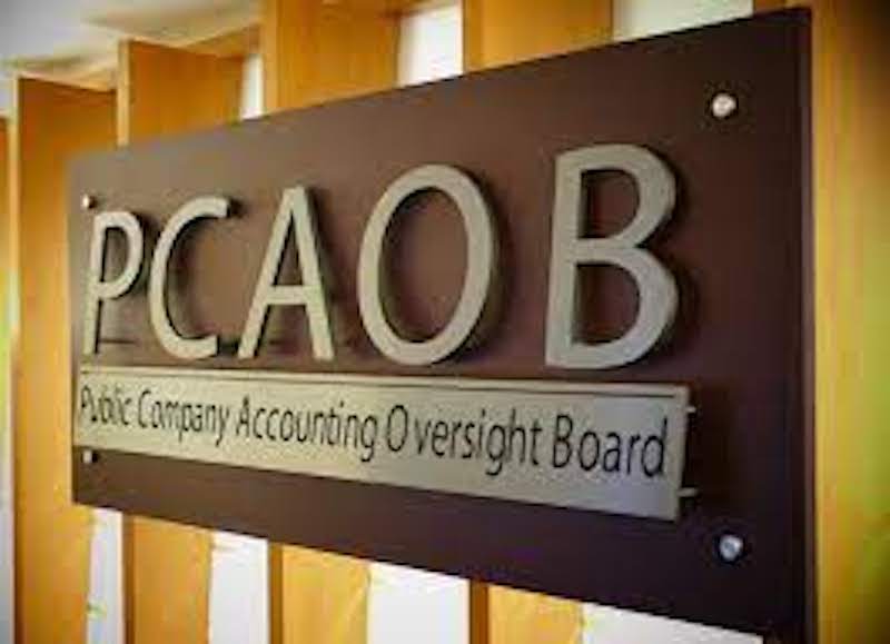 The US accounting regulator has found "unacceptable deficiencies" in audits of US-listed Chinese companies, the state agency has said.