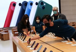 Apple, Dell, Lenovo Face Delays as Covid Curbs Bite Deep